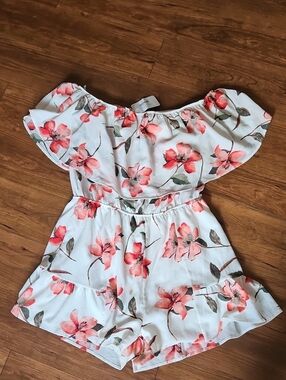 Voge Boutique Floral Off-Shoulder Romper - White with Coral Flowers